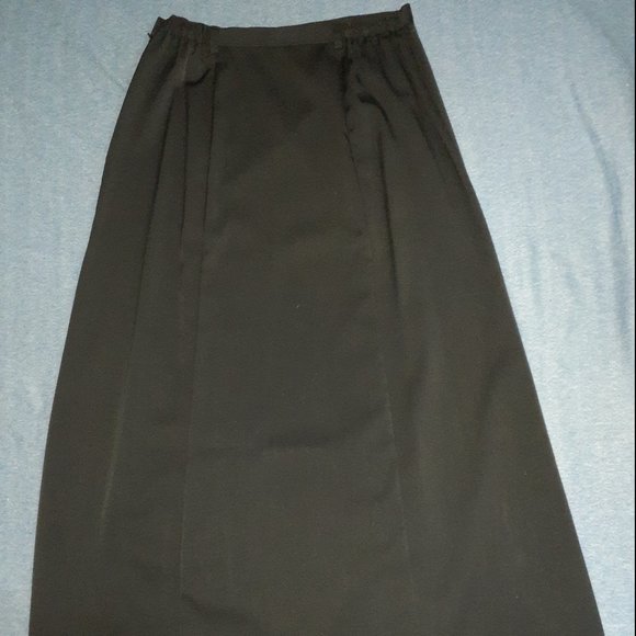 Sag Harbor Dresses & Skirts - Like New Pleated Black A Line Skirt Size 8